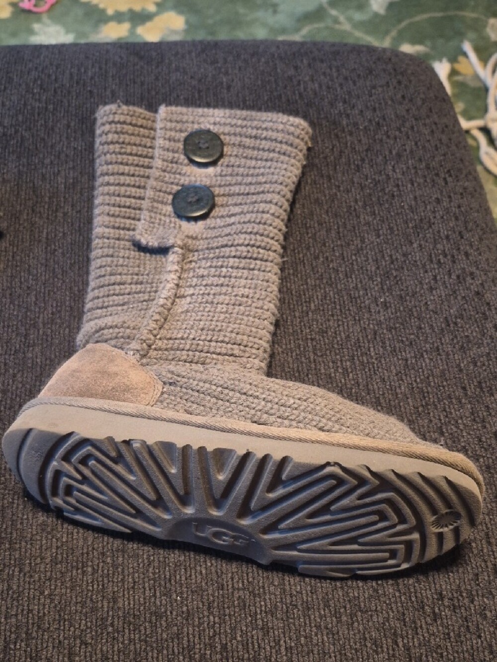 UGG Kids Gray Ribbed Knit Boot Slippers - Picture 3 of 8